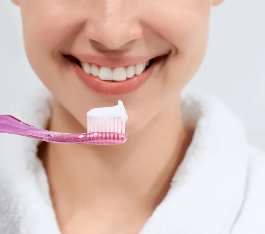 extraction implantation implant dentaire juan les pins Utilisation des brossettes Chirurgiens-dentistes à Juan-les-pins | Cabinet dentaire du Lys